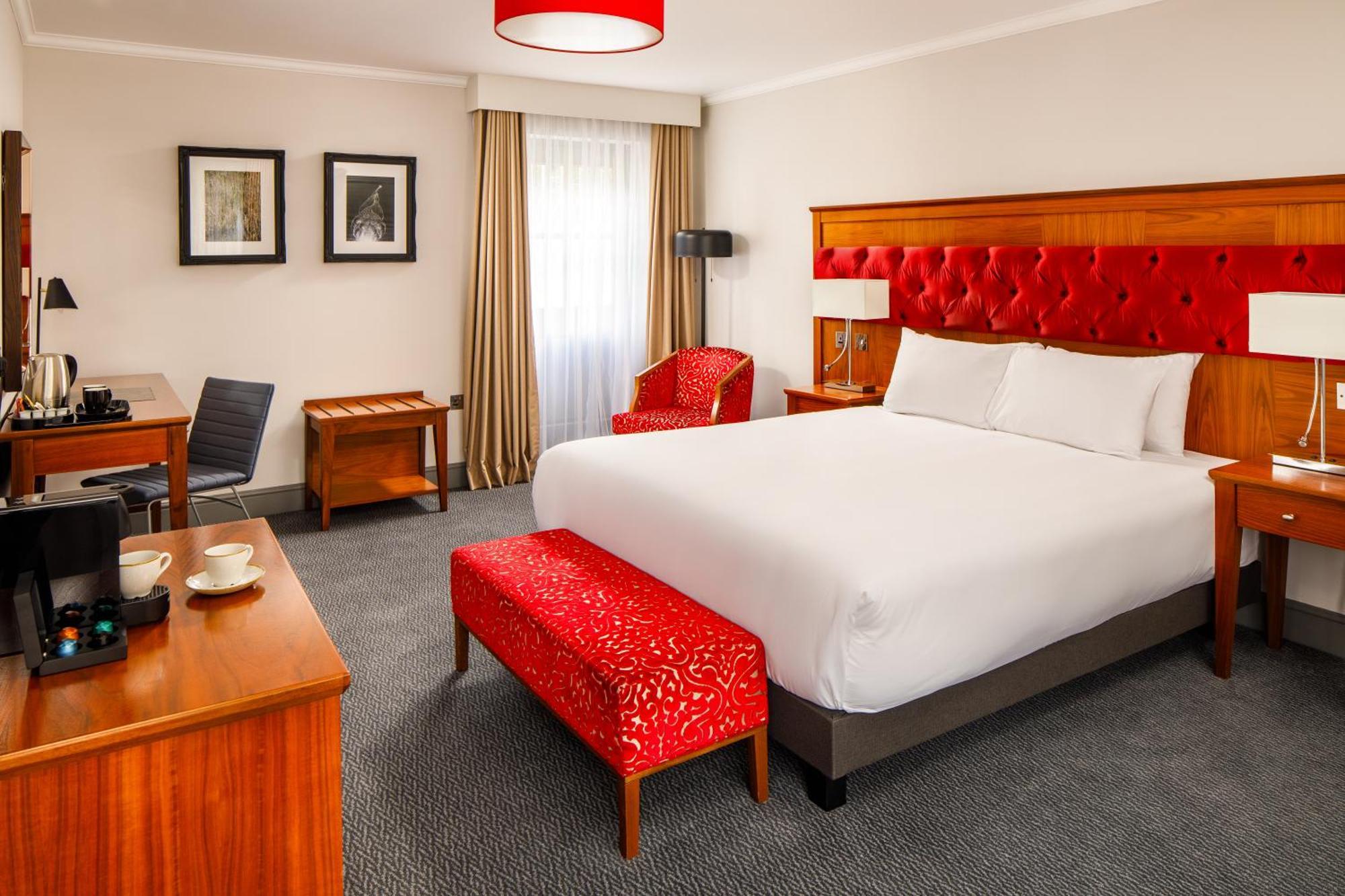 Sunday London Staines-Upon-Thames Heathrow T5 Hotel Exterior foto