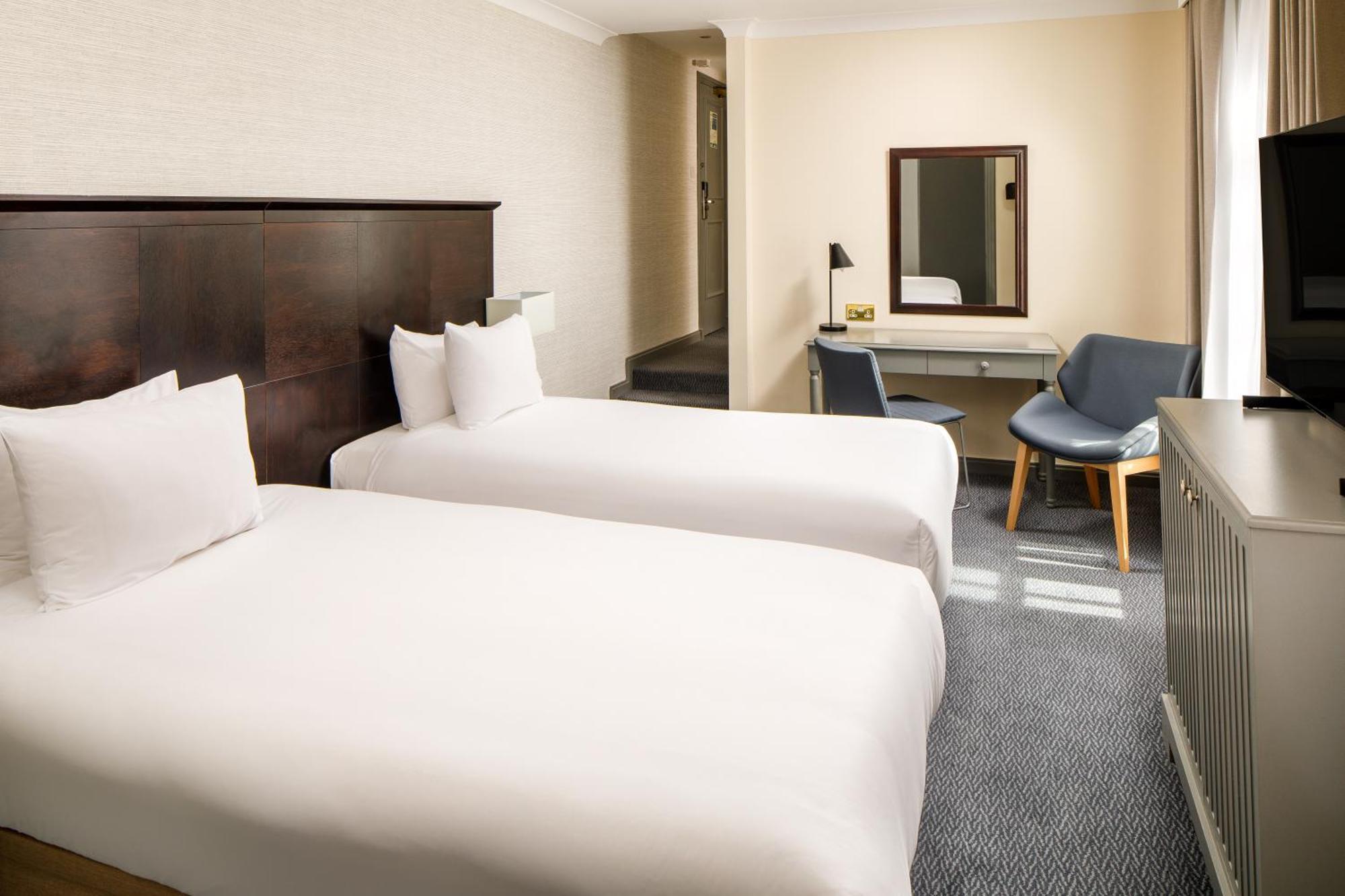 Sunday London Staines-Upon-Thames Heathrow T5 Hotel Exterior foto
